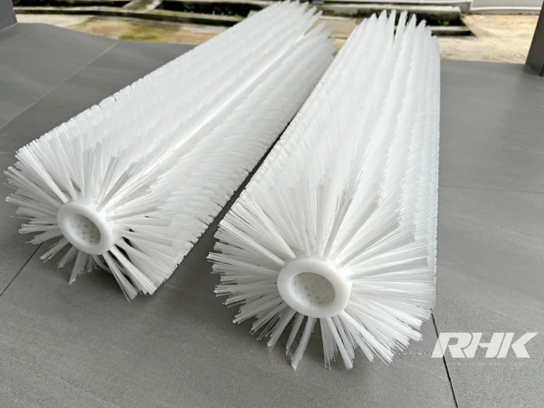 แปรงลูกกลิ้งยาว ขนสีขาว แกนพลาสติกสีขาว 2 ชิ้น Roller Brush RHK