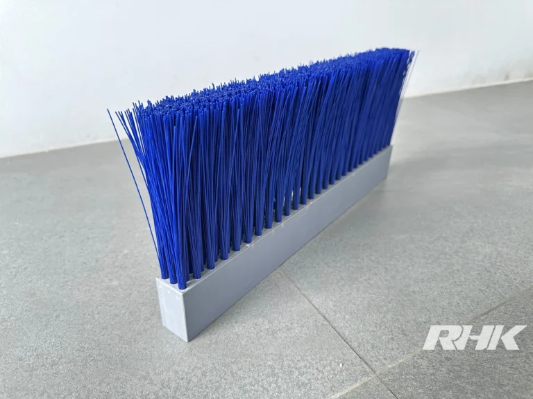 แปรงแถบขนไนลอนสีน้ำเงินยาว ฐานพลาสติกสีเทา Nylon Strip Brush RHK