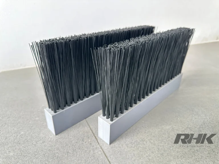 แปรงแถบขนสีดำยาว ฐานพลาสติกสีเทา 2 ชิ้น Nylon Strip Brush RHK
