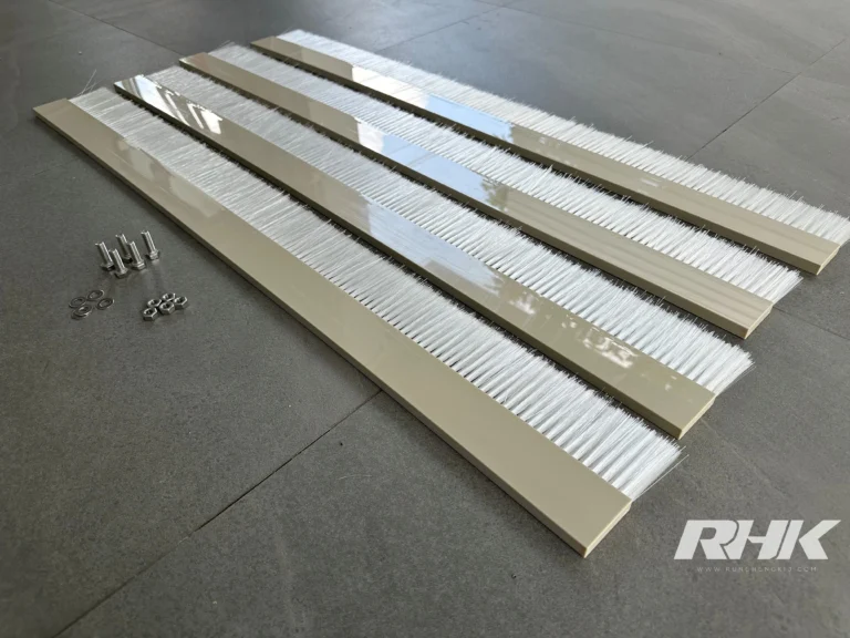 แปรงแถบยาวขนสีขาว 4 เส้น พร้อมสกรูยึด Strip Brush RHK