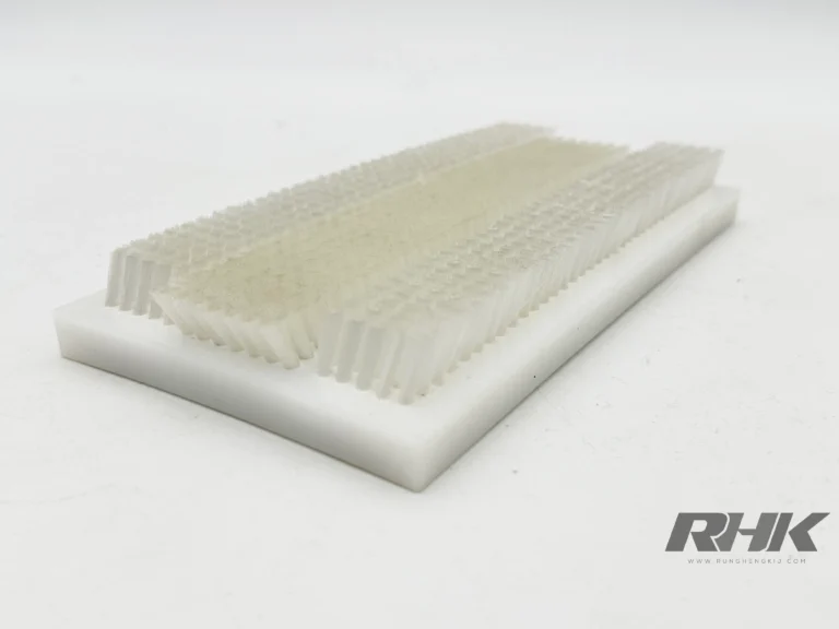 แปรงเพลทขนใส ฐานพลาสติกสีขาว Plate Brush RHK