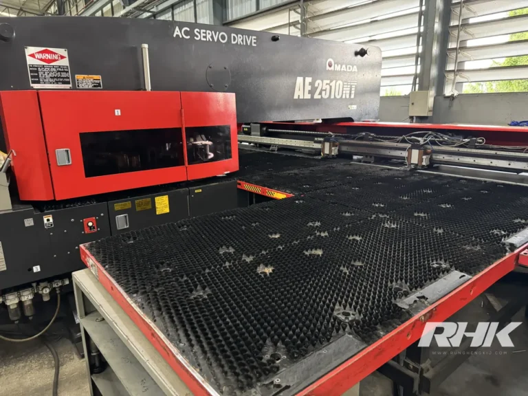 แปรงเพลทติดตั้งบนโต๊ะเครื่องเจาะปั๊มแผ่นโลหะ CNC Plate Brush RHK