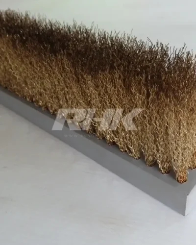 แปรงแถบแกนพลาสติก ขนทองเหลือง Plastic core brush with brass bristles