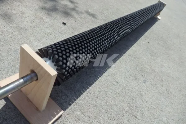 แปรงลูกกลิ้งพร้อมเพลา ยาว 2 เมตร Roller brush with shaft 2 meters long