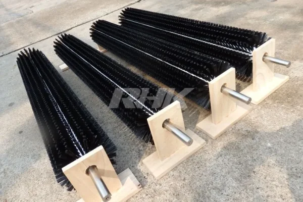 แปรงลูกกลิ้งพร้อมเพลาสเตนเลส Roller brush with stainless steel shaft