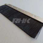แปรงแถบพร้อมแกนอะลูมิเนียมมีปีก ขนไนลอนยาวสีดำ Strip brush with aluminum core and wings,long black nylon