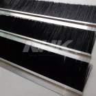 แปรงแถบพร้อมแกนอะลูมิเนียมมีปีก ขนไนลอนยาวสีดำ Strip brush with aluminum core and wings,black nylon bristles
